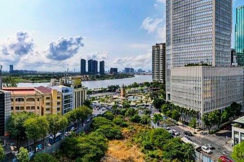 Hiện trạng loạt đất vàng bị bỏ hoang nhiều năm tại TPHCM