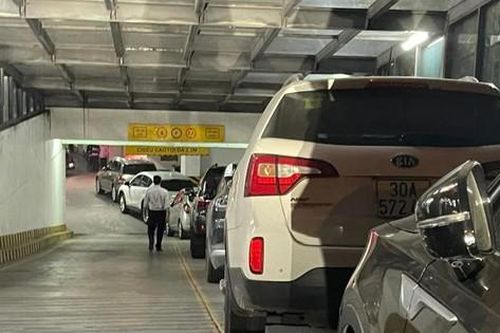 Tranh chấp sở hữu tầng hầm, chủ đầu tư chặn xe cư dân