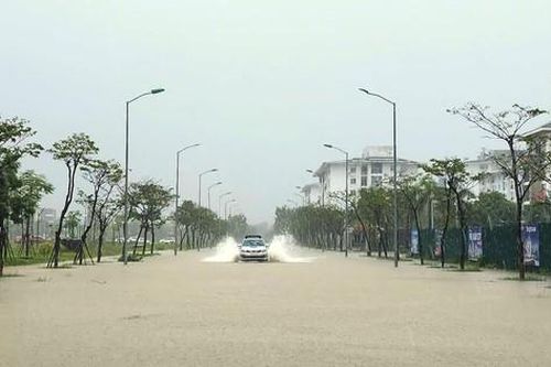 Thừa Thiên-Huế mưa trắng trời, sẵn sàng sơ tán dân vùng sạt lở