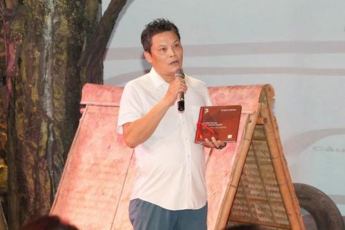 Sách song ngữ Việt - Anh kể về huyền thoại 10 cô gái Ngã ba Đồng Lộc