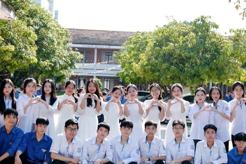 Những thủ khoa vượt khó ở ngôi trường đặc biệt của xứ Nghệ