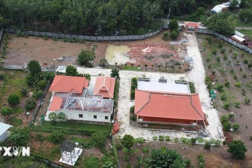 Bình Phước: Vì sao 'biệt phủ' của vợ Phó Chủ tịch thị xã vẫn chưa được phá dỡ?