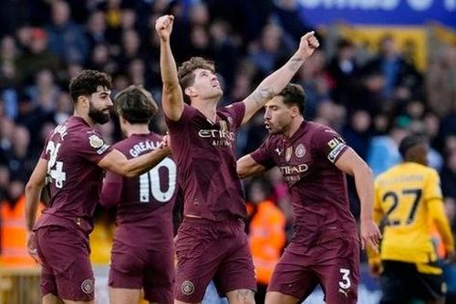 Man City ngược dòng ngoạn mục trước Wolves