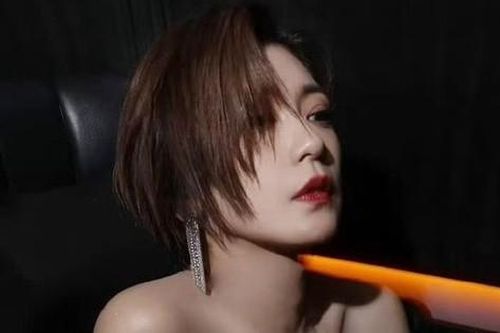 'Triệu Mẫn' Giả Tịnh Văn gây sốt với mái tóc mới lạ