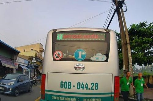 Tạm đình chỉ tài xế và nhân viên xe buýt hành hung người đi đường