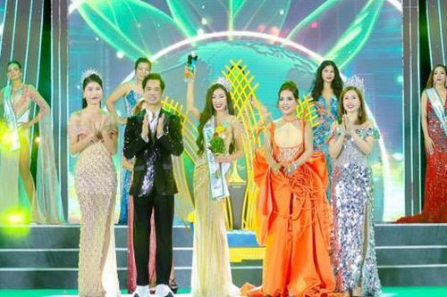 Á hậu 1 Miss Business Earth 2024 có phần ứng xử gây sốt