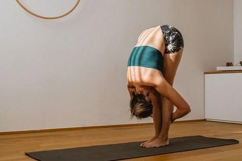 8 tư thế tập yoga giảm đau cổ do thay đổi thời tiết đơn giản tại nhà