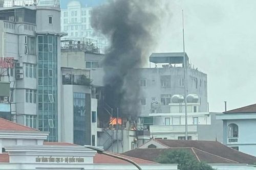 Hà Nội: Chủ nhà đun bếp quên tắt lửa, cháy nhà nghỉ 5 tầng tại quận Nam Từ Liêm