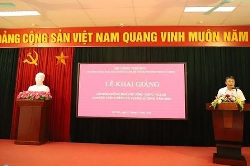 Bộ Công Thương tổ chức lớp bồi dưỡng công chức ngạch chuyên viên chính và tương đương năm 2024