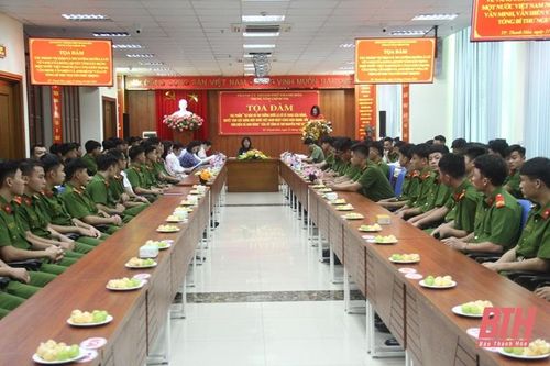 'Tự hào và tin tưởng dưới lá cờ vẻ vang của Đảng'