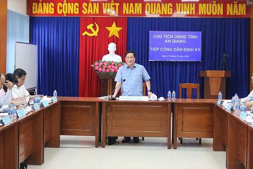 Chủ tịch UBND tỉnh An Giang Hồ Văn Mừng tiếp công dân định kỳ