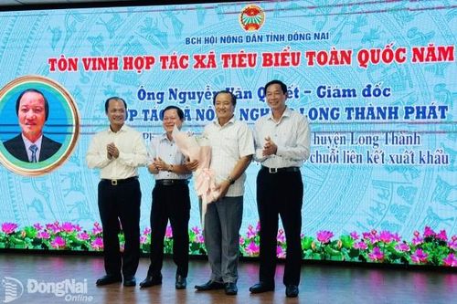 Hợp tác xã tiêu biểu nuôi gà công nghệ cao xuất khẩu