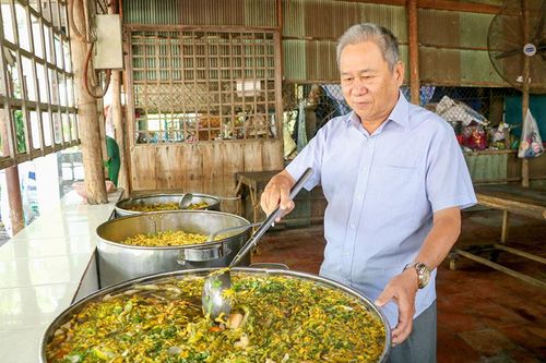 Ông Tiêu Ngọc Của san sẻ yêu thương với người nghèo, khó khăn