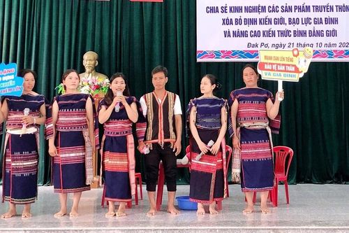 Đak Pơ: Chia sẻ kinh nghiệm các sản phẩm truyền thông xóa bỏ định kiến giới