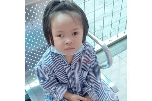 Bé gái bị ung thư võng mạc cần được giúp đỡ