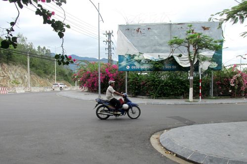 Nhếch nhác pa nô quảng cáo