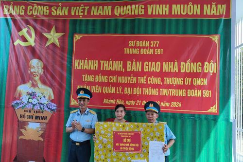 Trung đoàn 591, Sư đoàn Phòng không 377 bàn giao nhà đồng đội cho quân nhân ở thị xã Ninh Hòa