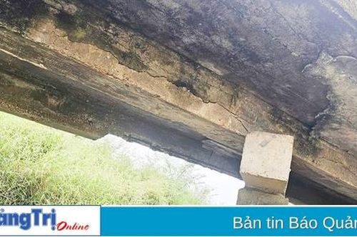 Cầu Lưu Nghĩa xuống cấp, người dân đi lại khó khăn