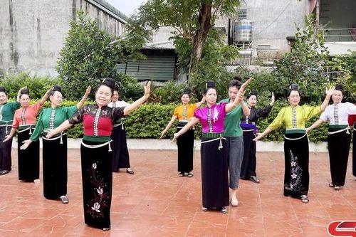 Tập huấn truyền dạy văn hóa dân gian tại xã Chiềng Pằn