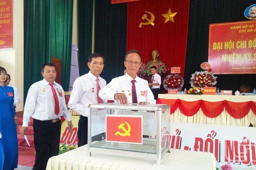 Chi bộ đầu tiên tại huyện Phú Bình tổ chức đại hội