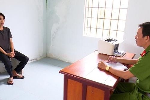 Khởi tố đối tượng quan hệ với bé gái dưới 16 tuổi
