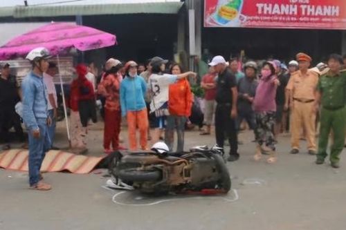 Va chạm với xe ô tô, 2 người tử vong