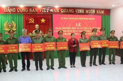 Bình Phước khen thưởng đột xuất các đơn vị phá đường dây ma túy lớn