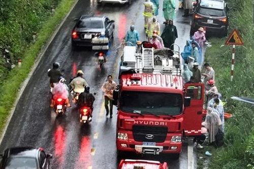 Xe ô tô lao xuống vực tại đèo Bảo Lộc, 2 người thương vong
