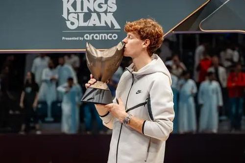 Jannik Sinner vô địch giải quần vợt Six Kings Slam