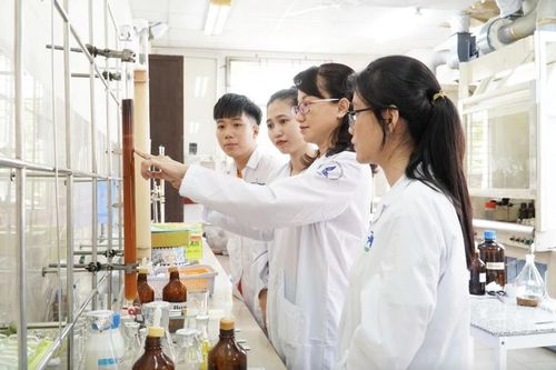 Đại học Quốc gia Thành phố Hồ Chí Minh cấp kinh phí hàng tỉ đồng cho các tiến sĩ trẻ