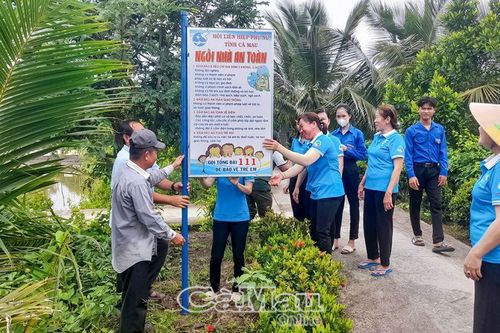 Phụ nữ Tam Giang làm đẹp quê hương