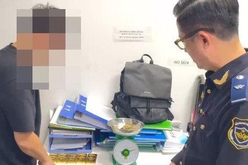 Hà Nội: Điều tra vụ vận chuyển 7kg kim loại nghi là vàng tại Sân bay Nội Bài