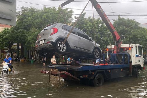 Miền Trung mưa trắng trời, nhiều đô thị ngập cục bộ