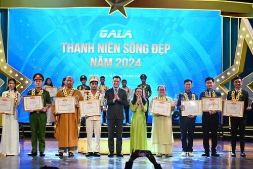 'Nữ hiệp sĩ' cứu nạn giao thông