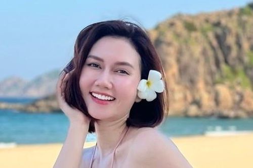 Vướng tin đồn tình cảm với ai mà Hương Giang phải đính chính ngay lập tức?