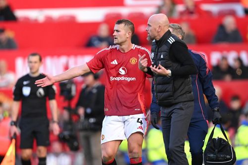 Ten Hag đã sai khi chỉ trích trọng tài