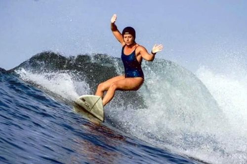 VĐV lướt sóng bị cá kiếm đâm trúng ngực, tử vong ở Indonesia