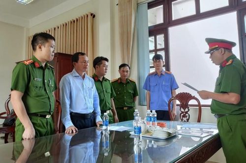 Khởi tố, bắt tạm giam Phó Chủ tịch và 3 cán bộ huyện Bù Gia Mập