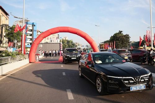 Góc nhìn 365: 'Nhớ những con đê thành lối xe'
