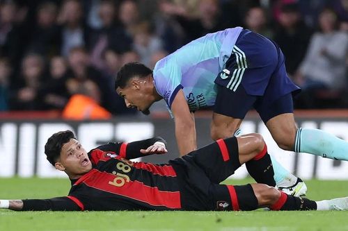 Arsenal trả giá vì 'cơ bắp hóa' lối chơi