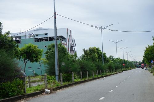 'Đeo gông' cho… con lươn!