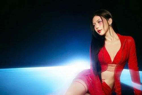 Liz Kim Cương 'chơi tất tay' với sự 'lột xác' táo bạo chưa từng có trong sự nghiệp khiến netizen không khỏi trầm trồ