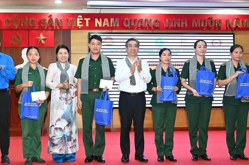 Cán bộ, chiến sĩ vùng biên giới, biển đảo tham quan di tích, danh thắng TPHCM