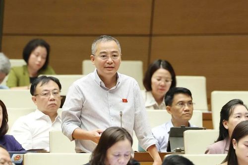 Xin 'cấp visa' cho thuốc mới có khi xếp hàng cả năm