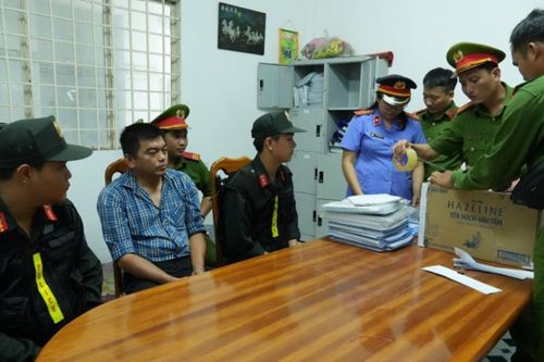 Bắt giám đốc công ty đăng kiểm ở Hậu Giang