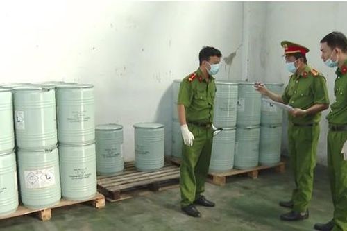 Lật tẩy đường dây mua bán xyanua trái phép quy mô lớn
