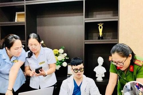 Công an vào cuộc điều tra 'bác sĩ' tốt nghiệp ngành văn hóa đi khám bệnh