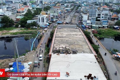 Cầu Bà Hom (TP.HCM) ngổn ngang sau 6 năm thi công