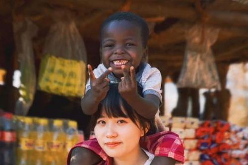 Điều ít biết về người chị gái kín tiếng của Quang Linh Vlogs