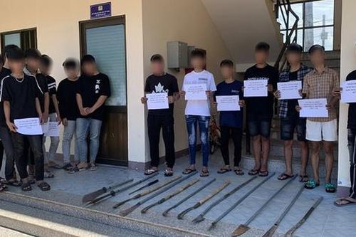 Bắt 14 thanh, thiếu niên mang dao, kiếm giải quyết mâu thuẫn khi tham gia giao thông
